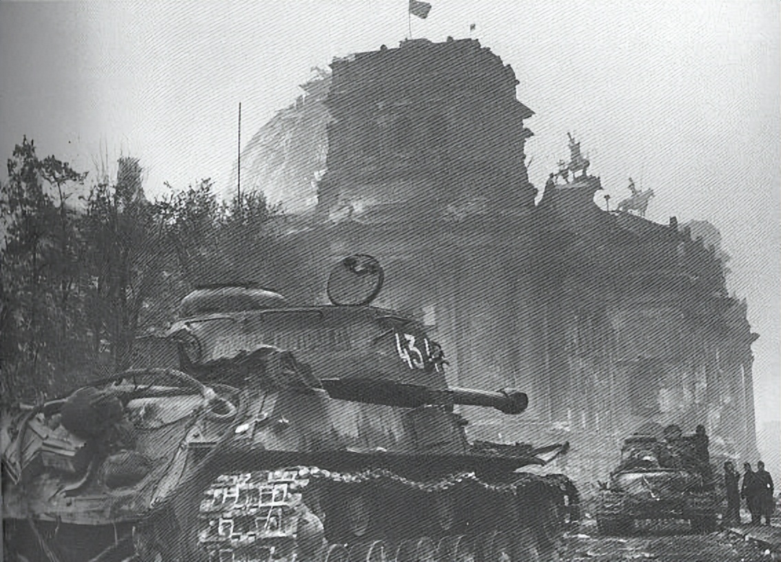 日本投降与德国投降差异_二战德国投降原因_1945年二战形势图