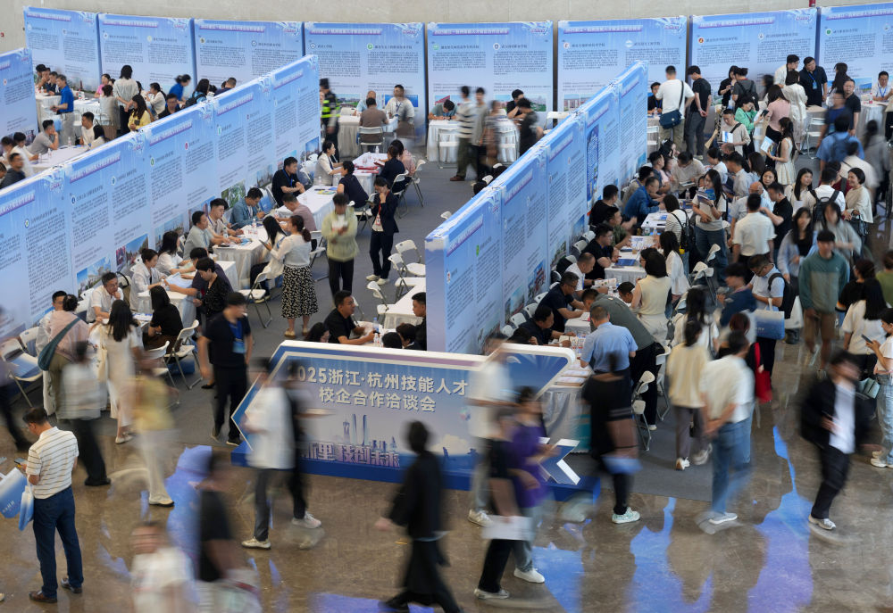 就业优先战略_当前社会的就业形势_新职业就业机会