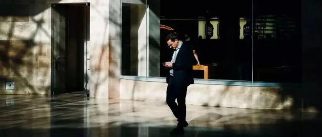 场外配资中金主责任解析：刑事责任如何认定？法律依据全揭秘