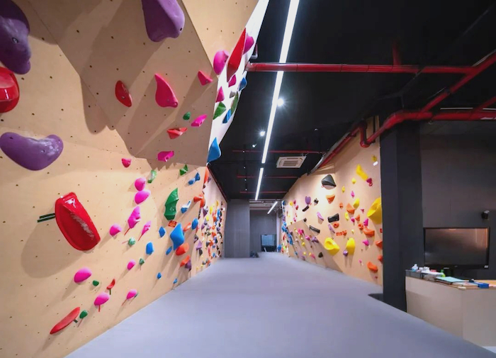 2025攀岩热潮来袭！奥运助推、社媒引爆，都市人为何抛弃健身选择上墙？