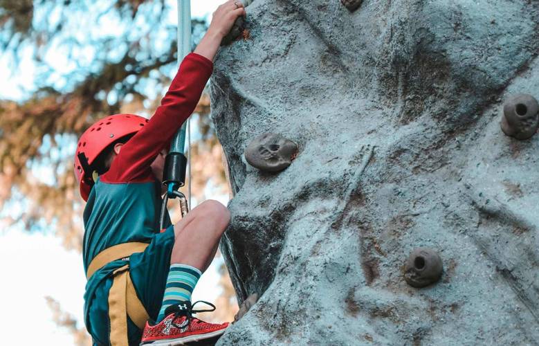 攀岩运动趋势_攀岩馆商业模式分析_中国攀岩行业发展报告