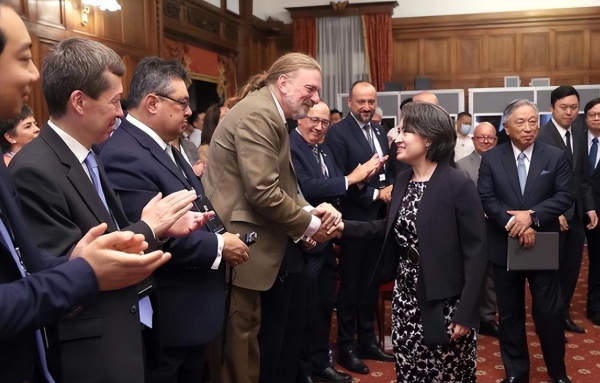 尼内岛大逃杀steam名字_形势()()_岛内形势