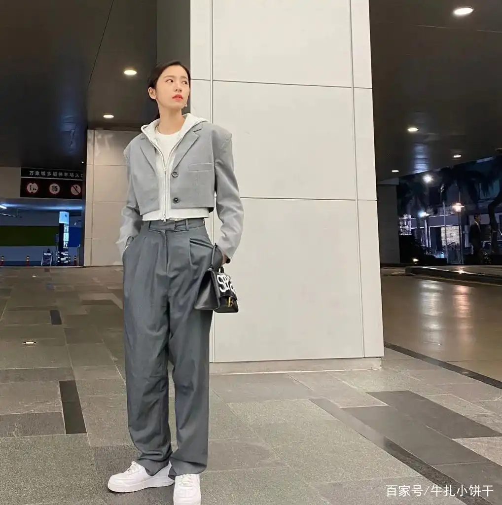 小个子女生秋冬短上衣穿搭推荐_截短款上衣街拍趋势_气质短上衣搭配技巧