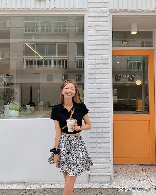 小个子穿搭露一截上衣_截短款上衣街拍趋势_小个子显高技巧露一截上衣