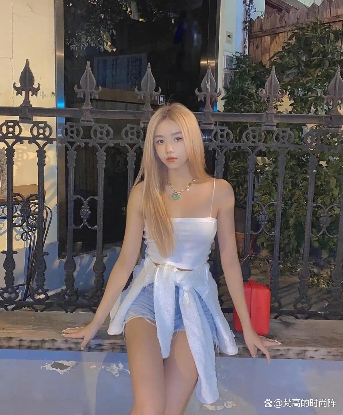 截短款上衣街拍趋势_小个子穿搭露一截上衣_小个子显高技巧露一截上衣