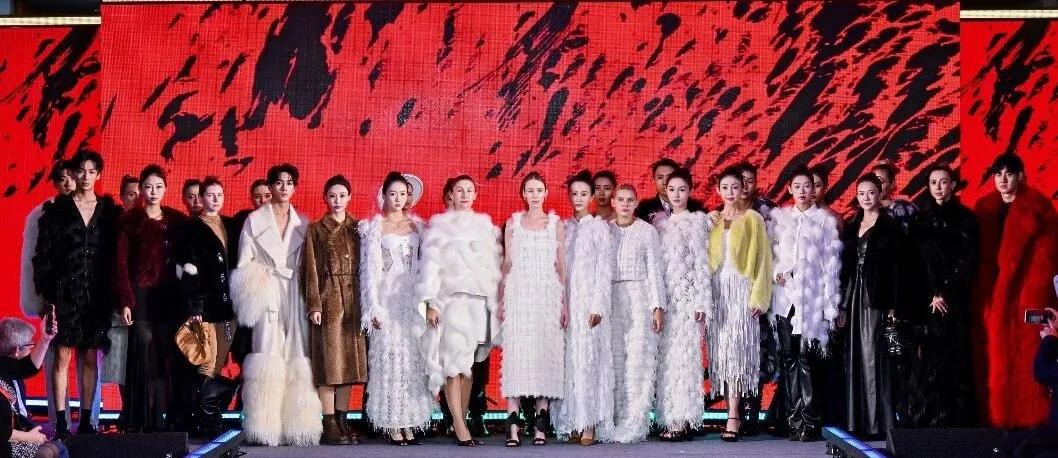 狐狸皮毛行情2026_设计师品牌皮草发布_中国裘都2025秋冬皮草流行趋势