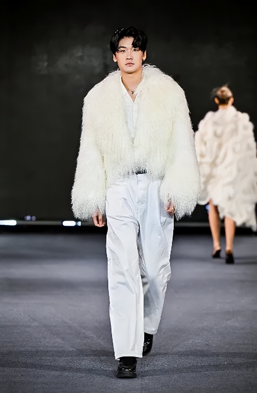 狐狸皮毛行情2026_设计师品牌皮草发布_中国裘都2025秋冬皮草流行趋势