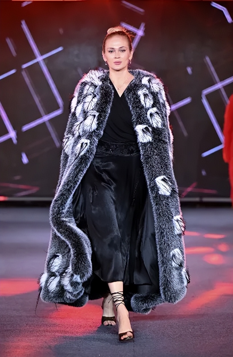 狐狸皮毛行情2026_设计师品牌皮草发布_中国裘都2025秋冬皮草流行趋势