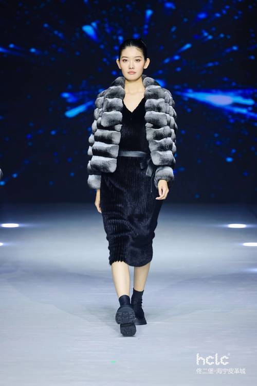 狐狸皮毛行情2026_中国裘都2025秋冬皮草流行趋势_设计师品牌皮草发布