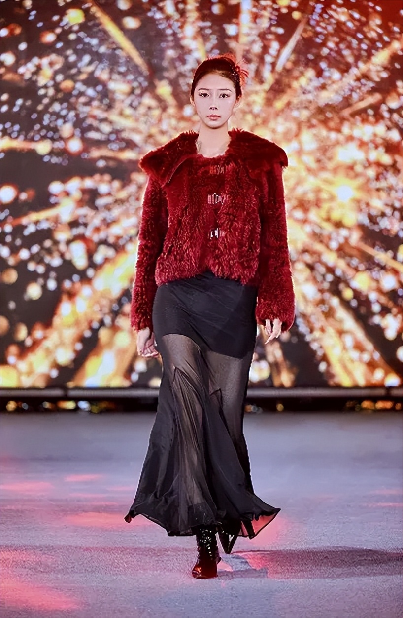 中国裘都2025秋冬皮草流行趋势_狐狸皮毛行情2026_设计师品牌皮草发布