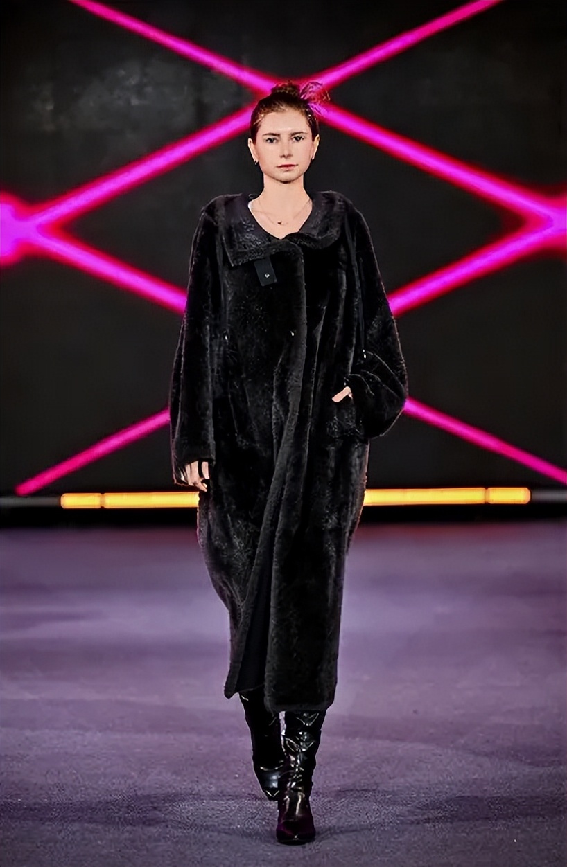 狐狸皮毛行情2026_设计师品牌皮草发布_中国裘都2025秋冬皮草流行趋势