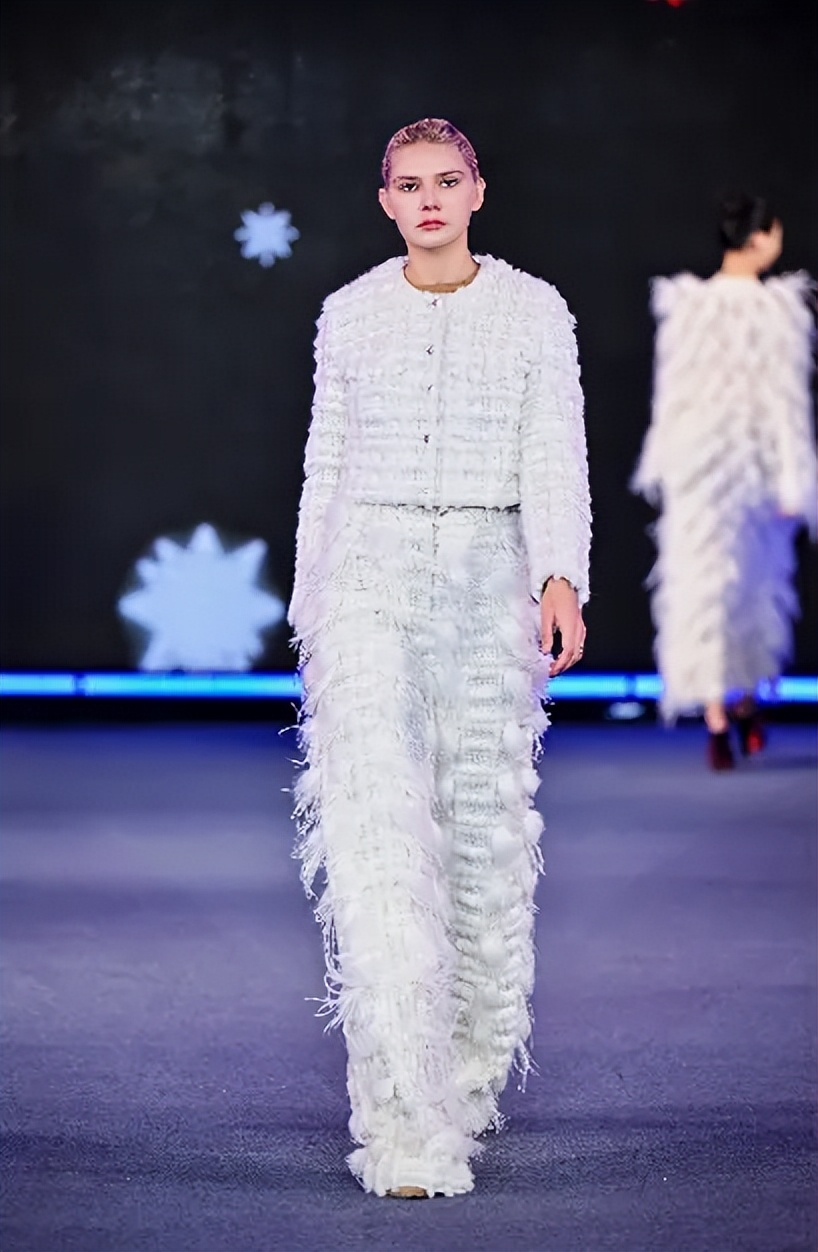 狐狸皮毛行情2026_中国裘都2025秋冬皮草流行趋势_设计师品牌皮草发布