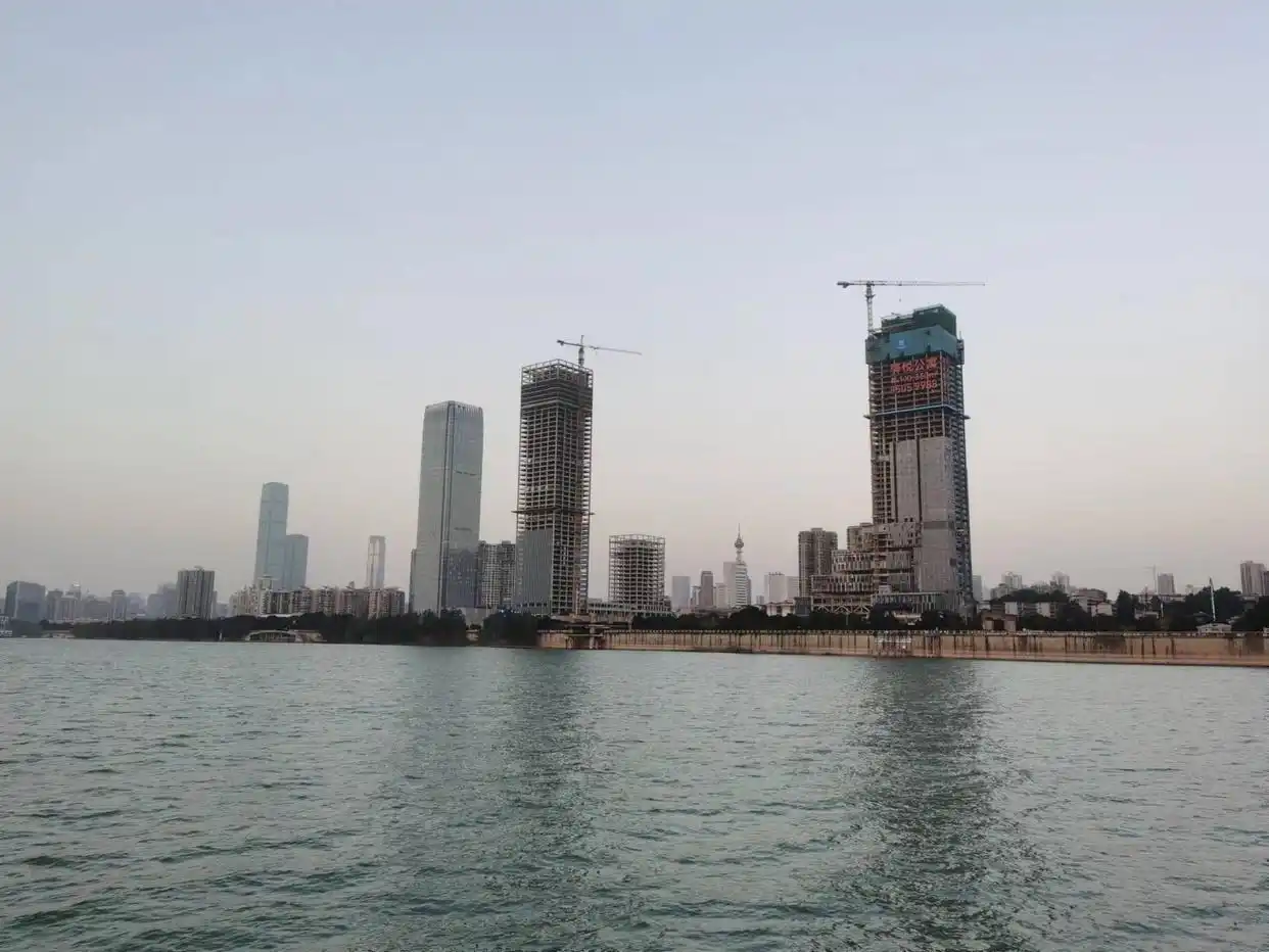 2022年12月70城房价数据：各线城市商品住宅销售价格有降有平