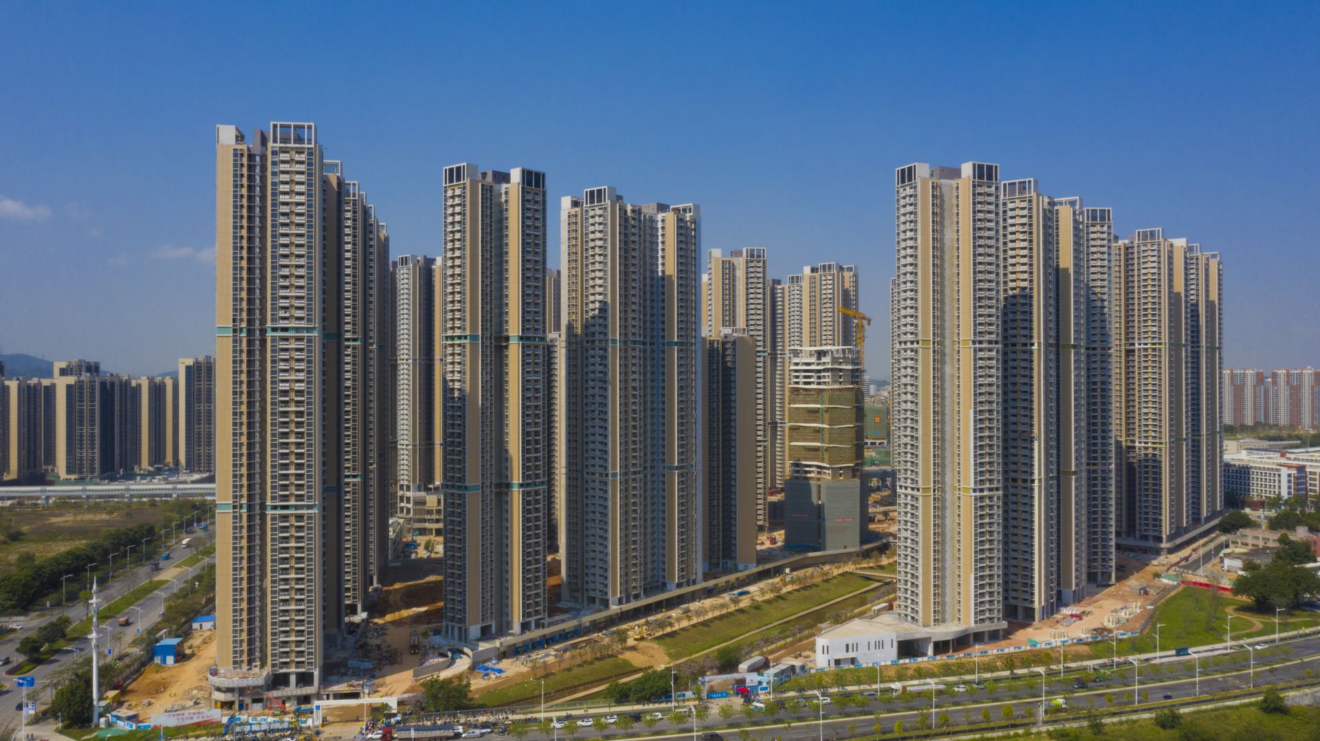 2025年楼市二手房挂牌量突破750万套_房价还会下跌吗_70个大中城市房价下跌分析