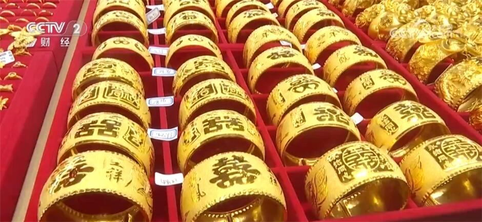 国内首饰金价格逼近700元/克_黄金价格涨势_国际金价四连涨刷新收盘历史新高